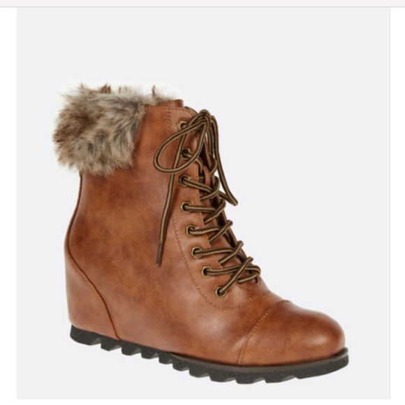 LAST ONE!!! Cloudwalkers Women’s Fur Trimmed Bootie Size 7 - Picture 1 of 13